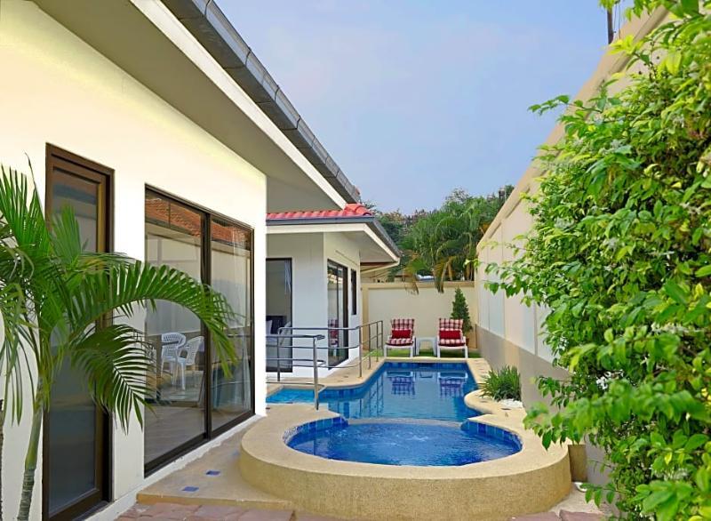 Avoca Pool Villas Патая Екстериор снимка